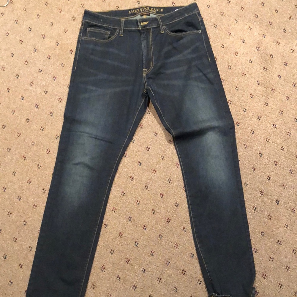 Men’s American eagle stretch fit jeans.